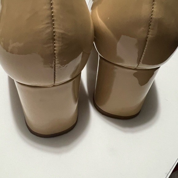 KATE SPADE BEIGE TAN PATENT LEATHER PUMPS HEEL 2” SIZE 7 1/2 M ITALY - Picture 7 of 7